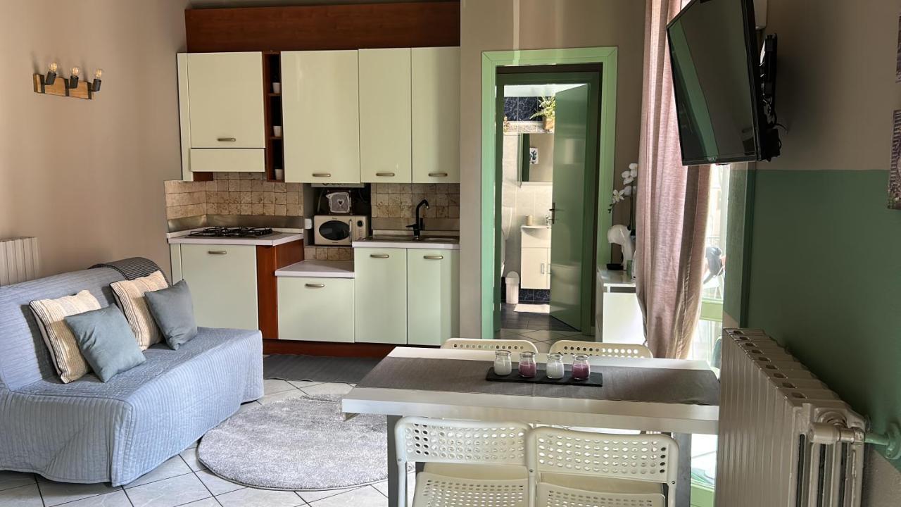 Ferienwohnung Bon Bon Del Corso Con Terrazzo E Aria Condizionata Asti Exterior foto